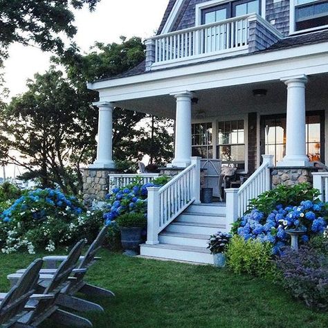 Classic coastal home - love the hydrangeas kellyelko.com Cape Cod House Exterior, Eclectic Homes, Shingle Exterior, Cape House, Cape Cod House, Home Exterior, Building A Shed, Interior Modern, The Porch