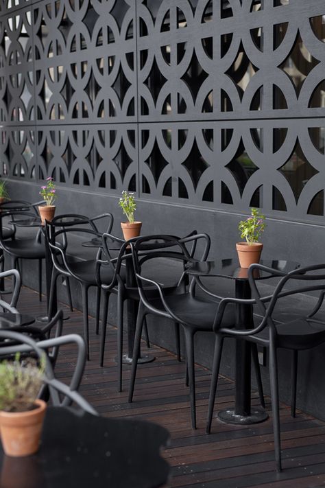 Breeze Blocks Kartell Masters Chair, Breeze Block Wall, Breeze Blocks, Outdoor Restaurant, Block Wall, Concrete Blocks, Dining Room Bar, Restaurant Interior, Cafe Interior