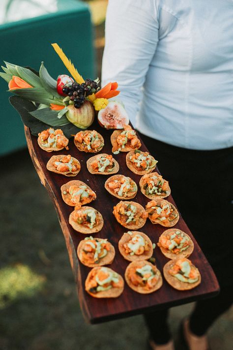 Flora Farms Wedding Cabo, Tropical Catering Ideas, Tropical Wedding Food Ideas, Island Theme Wedding Reception, Wedding Reception Mexico, Carribean Wedding Food, Modern Hawaiian Wedding, Colombian Wedding Food, Cabo Themed Party