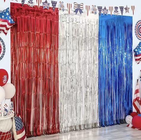 Patriotic Photo Backdrop, Patriotic Birthday Party, 4th Of July Decorations Outdoor, America Themed Party, Labor Day Decorations, American Themed Party, Candy Table Decorations, Patriotic Decorations Party, Fringe Curtains