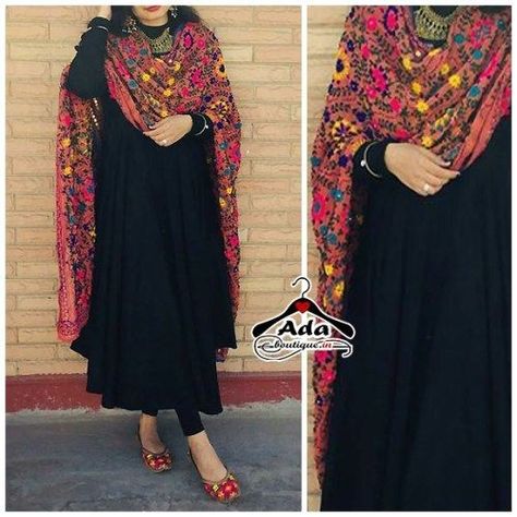 Back To Basics Part 2: Ways To Style Black Leggings – That Chic Fashion – Ankita Jaiswal Phulkari Embroidery, Phulkari Dupatta, Pakistani Fashion Casual, Long Kurti Designs, Casual Indian Fashion, Pakistani Dresses Casual, Long Dress Design, Salwar Kamiz, Kurti Designs Party Wear