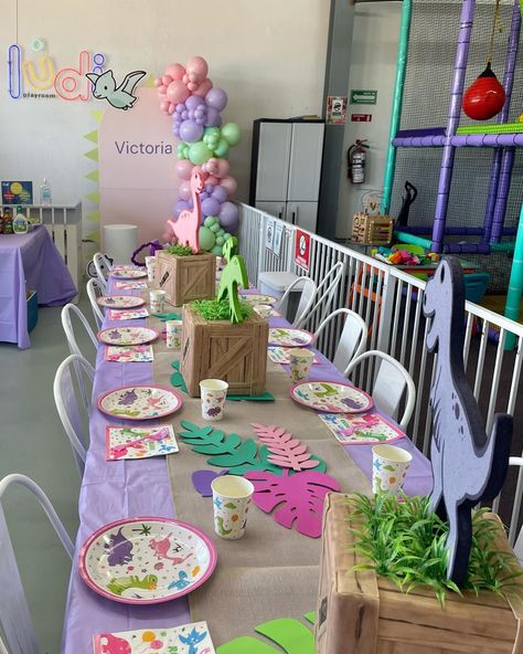 Dinosaur’s Birthday || Victoria 🦖🦕 • @ludiplayroom 🛝 🧮 #dinosaur #dino #dinoparty #birthdaydino #dinosaurs #dinosaurbirthday #dinosaurbirthdayparty #dinosauriosparty #cumpleañosdino #dinoparty #decorationdino #dinosaursdecorations #balloonsdinosaurs Cute Dinosaur Themed Birthday Party, Dinofour Birthday Party Girl, Toddler Girl Dinosaur Birthday Party, Pastel Dinosaur Party, Dinosaur Party Centerpiece, Girl Dinosaur Birthday Party, Girls Dinosaur Birthday, Dinasour Birthday, Girl Dinosaur Birthday