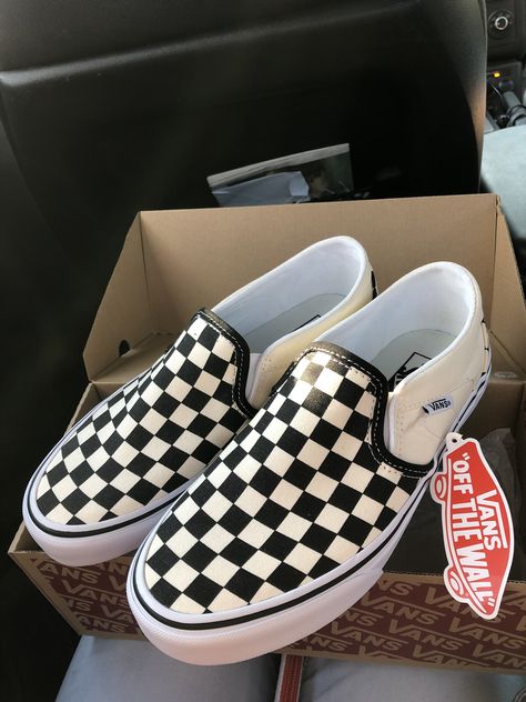 Women Vans Shoes, Vans Black And White Outfit, Vans For Women Shoes, Vans Astethic, Checkered Vans Aesthetic, Vans Shoes Checkered, Black Checkered Vans, Checkered Vans Outfit, Vans Shoes Black