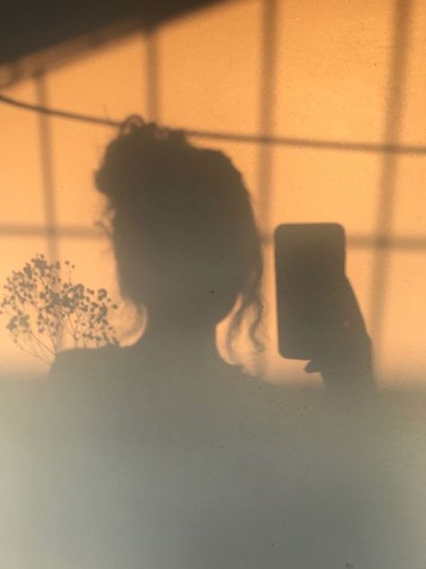 Spiegel Selfie, Girl Shadow, Instagram Dp, Photos For Profile Picture, Shadow Photography, Shadow Photos, Profile Pictures Instagram, Shadow Pictures, Shadow Art