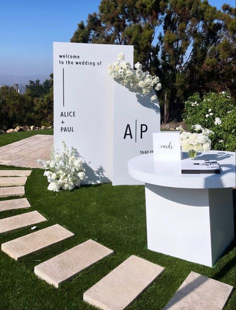 Welcome Sign Wedding 2023, Wedding Welcome Sign White, Modern Welcome Table, Wedding Walk Out, Luxury Wedding Signage, Wedding Foam Board Signs, Modern Wedding Welcome Sign, Minimal Wedding Ceremony, Plaster Wedding Sign