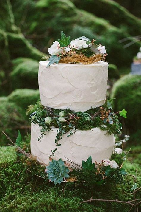 green woodland wedding cakes Woodland Wedding Cake, Woodland Wedding Inspiration, Enchanted Forest Wedding, Buttercream Wedding Cake, Tiered Cake, Wedding Cake Decorations, Irish Wedding, Woodland Wedding, White Cake