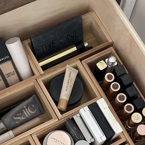 Jaime Bergman | Home Organizer on Instagram: "Confession: I haven’t cleaned my makeup brushes in over a year 🤦‍♀️

I know I know, gross right?? Makeup artists please don’t come after me 🥲

Take this as your sign to clear out your makeup collection and wash those brushes before summer starts! This is my weekend project!! 👏💁🏼‍♀️

#organizingideas #makeuporganization #organizinginspiration #organizedbathroom #organizedcloset" Jaime Bergman, Makeup Brush Organizer, Brush Organizer, Makeup Brush Organization, Home Organizer, Weekend Projects, Bathroom Organization, Makeup Artists, My Makeup