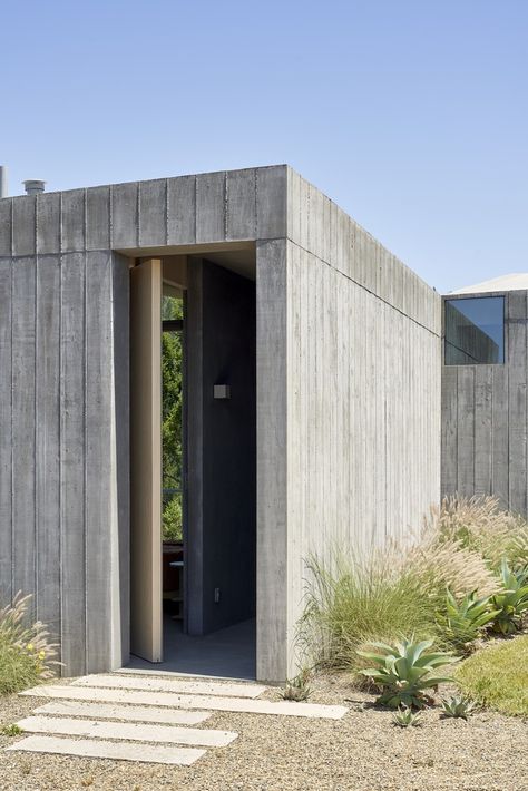 Concrete House Exterior, Concrete Homes, Architecture Concrete, Concrete Houses, Concrete Facade, Concrete Architecture, Architecture Wallpaper, Concrete Home, Exposed Concrete