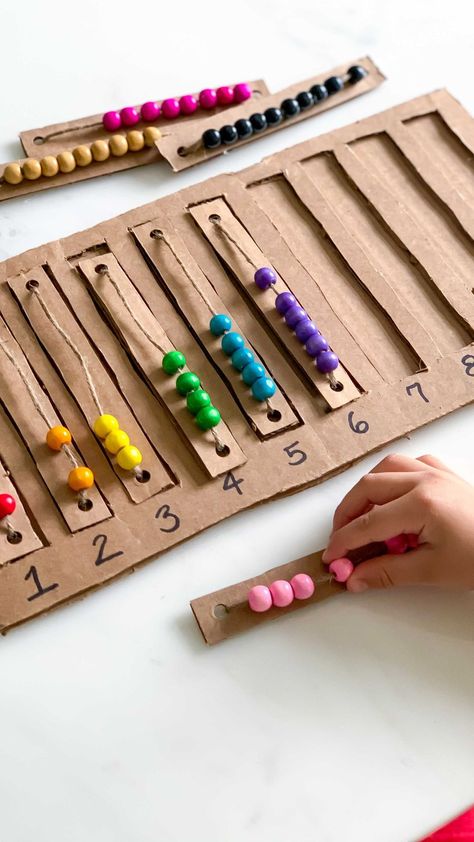 7daysofplay on Instagram: 🧮 DIY COUNTING BEAD PUZZLE // Want to help your little one learn math on a budget? 👌This cardboard counting puzzle does the trick! Just… Montessori Counting Beads, Counting Puzzles, Diy Preschool, Diy Educational Toys, Learn Math, Montessori Math, Math Manipulatives, Montessori Ideas, Homemade Toys