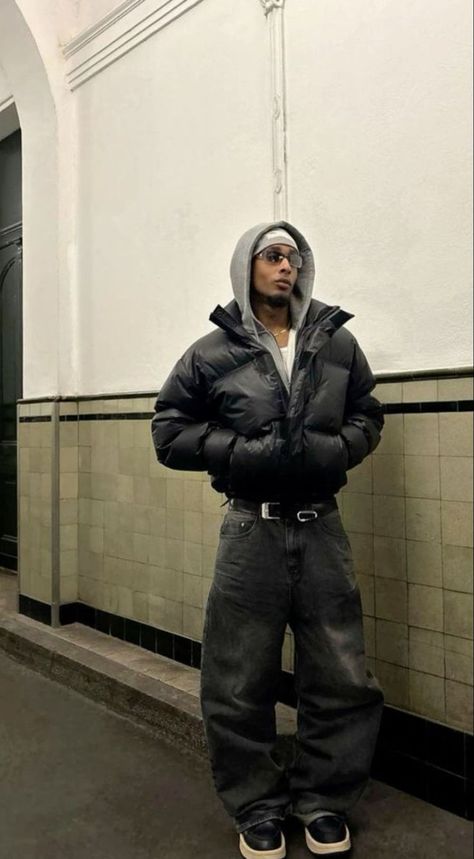 Men Fit Inspo Fall, Foto Streetwear, Streetwear Pose, Puffer Jacket Outfit Men, Streetwear Outfit Men, Men Streetwear Outfits, Fashion Baggy, Puffer Jacket Outfit, Streetwear Inspo