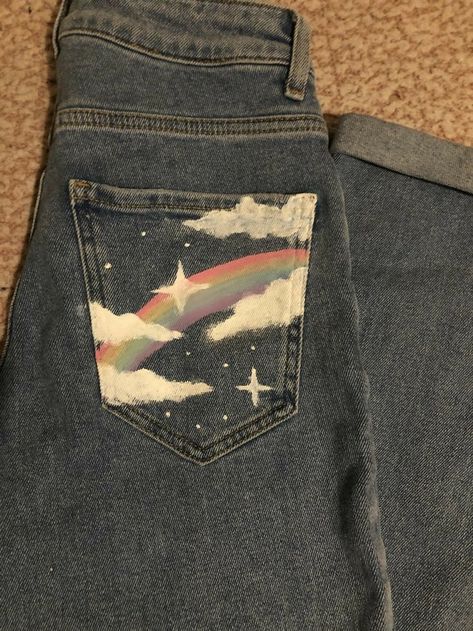 Pin de Kerry em Diy clothes ideas | Calça jeans pintadas, Diy roupas customizadas, Roupas pintadas Jean Pocket Painting, Diy Clothes Ideas, Pocket Painting, Custom Jeans Diy, Denim Pins, Diy Denim Jacket, Painted Clothes Diy, Upcycle Clothes Diy, Denim Art