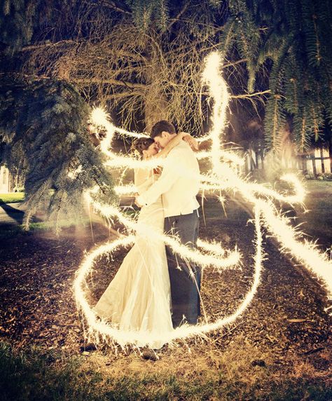 Ask your photographer to do this! It's a long exposure shot with sparklers :) All they had to do was stand there very still and someone else ran around them with a sparkler. it's like a fairy tale! Boda Mexicana, Album Photos, Foto Tips, Jack White, Trik Fotografi, Photo Couple, Jolie Photo, Long Exposure, Wedding Album