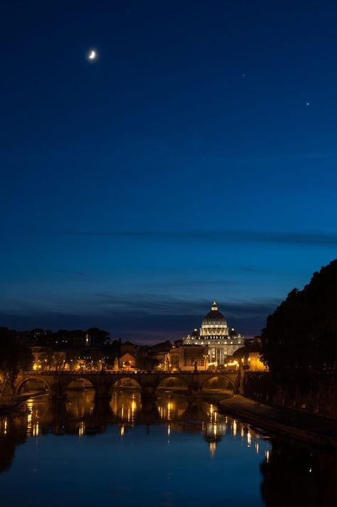 Rome Nightlife, Rome Italy Aesthetic, Rome At Night, Italian Night, Italy Vibes, Travel Photography Europe, Rome Photo, Italy Photography, New York Life