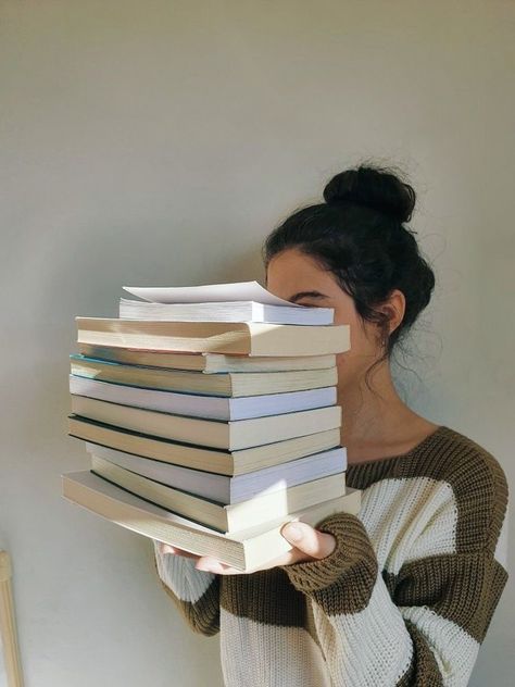 Inspiration Photoshoot, Book Photography Instagram, Bookstagram Inspiration, Faceless Portrait, Book Instagram, Portrait Photography Poses, Creative Instagram Photo Ideas, Trik Fotografi, Instagram Photo Inspiration