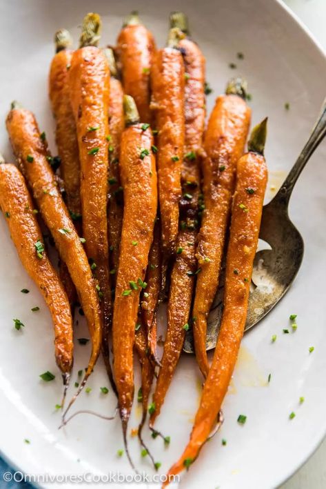 Miso Glazed Carrots | Omnivore's Cookbook Miso Glazed Carrots, Miso Recipe, Asian Side Dishes, Honey Roasted Carrots, Christmas Side Dishes, Christmas Dinner Menu, Carrot Top, Vegan Side Dishes, Glazed Carrots