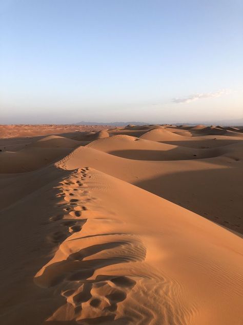 Desert Life Aesthetic, Desert Camping Aesthetic, Oman Aesthetics, Oman Desert, Skywalker Aesthetic, Steel Architecture, Desert Aesthetic, Oman Travel, Summer Aesthetics