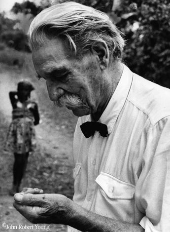 albert schweitzer - Google-Suche Masculine Elegance, Albert Schweitzer, Francis Bacon, Character Reference, Albert Einstein, Vintage Images, Scientists, Drawing Reference, Authors