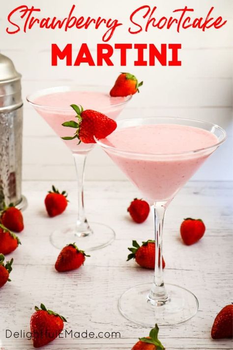 Strawberry Shortcake Drink, Cocktail With Vodka, Rumchata Recipes, Strawberry Cocktail, Strawberries Cake, Strawberry Shortcake Dessert, Cake Vodka, Strawberry Cocktails, Strawberry Vodka