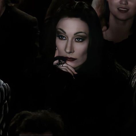 Gomez And Morticia Pfp, Morticia And Gomez Addams Matching Pfp, Gomez Addams 1991, Morticia Addams 1991, Gomez And Morticia Aesthetic, Morticia Addams Pfp, Morticia Addams Icon, Cute Goth Pfp, Pfp Horror