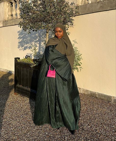 Green Hijab Outfit, Black Hijabi Girl, Green Abaya, Islamic Modest Fashion, Abaya Outfit, Hijab Fashion Summer, Flipagram Instagram, Modesty Outfits, Mode Turban