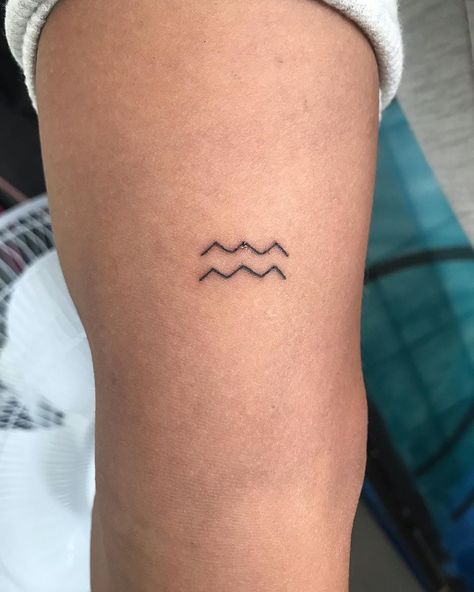 Aquarius Small Tattoo, Small Tattoos Aquarius, Small Aquarius Tattoo, Tattoos Aquarius, Aquarius Tattoo Designs, 2001 Tattoo, Tattoo Aquarius, Cream Tattoo, Tiny Tattoos For Women