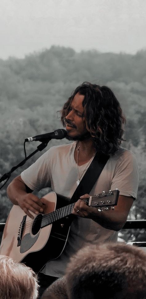 Chris Cornell Long Hair, Chris Cornell Aesthetic, Chris Cornell Wallpaper, Soundgarden Wallpaper, Chris Cornell Guitar, Audioslave Chris Cornell, Chris Cornell Live, Inktober 2024, Alternative Metal