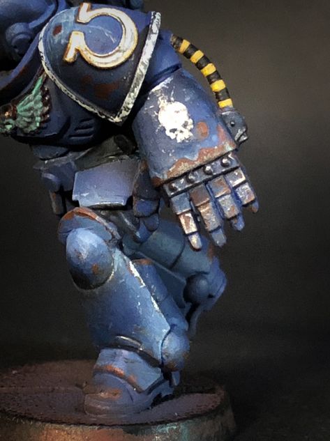 Grimdark Ultramarines, Space Marine Miniatures, Warhammer Marine, 40k Ultramarines, Warhammer Tabletop, Plant Zombie, Painting Miniatures, Model Painting, Warhammer Figures