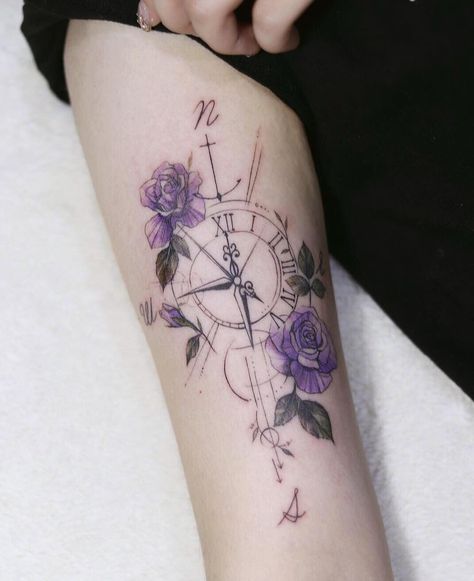 Flower Compass Tattoo Design, Compass Tattoo Feminine Thigh, Fineline Compass Tattoo, Compass Memorial Tattoo, Clock With Flowers Tattoo, Compass With Flowers Tattoo, Clock Compass Tattoo, Floral Compass Tattoo, Flower Arm Tattoos