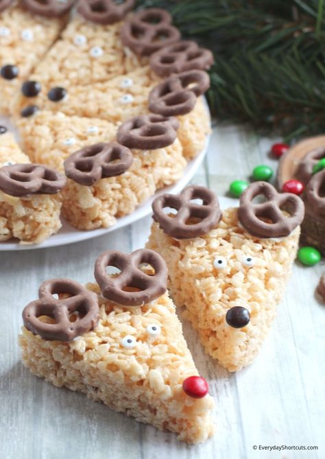 Rice Crispy Treats Christmas, Krispie Treats Christmas, Fun Holiday Desserts, Rice Krispie Treats Christmas, Christmas Rice, Rice Krispie Treats Recipe, Krispie Treats Recipe, Festive Desserts, Rice Crispy Treats