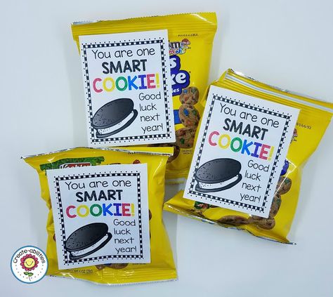 30 End of Year Class Gift Ideas Smart Cookies, The Last Day Of School, Pre K Graduation, Student Teacher Gifts, One Smart Cookie, Goodbye Gifts, Cookie Gift, Preschool Graduation, Smart Cookie