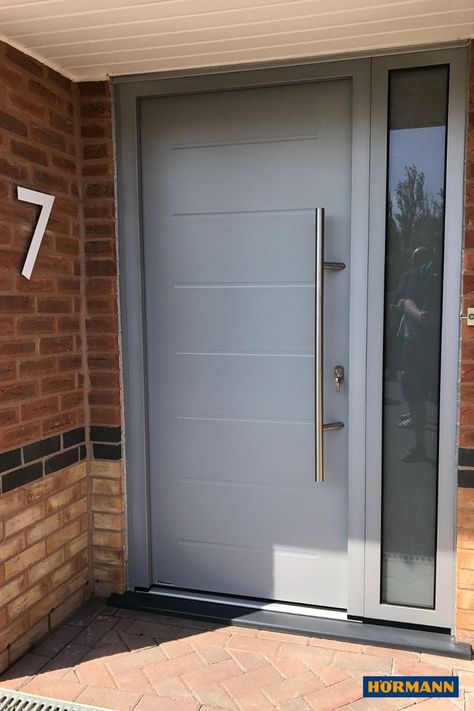 White Aluminium Doors Entrance, White Aluminium Doors, Side Door Entrance Ideas, Entrance Door Design Apartment, Aluminium Doors Entrance, White Entrance Door, Aluminium Entrance Door, Aluminium Door Design, Aluminium Front Door