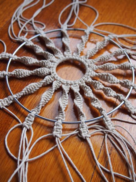 How to macrame dreamer how to Art Macramé, Pola Macrame, Hantverk Diy, Macrame Dream Catcher, Dream Catcher Diy, Macrame Patterns Tutorials, Micro Macramé, Macrame Plant Hangers, Macrame Ideas