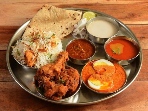 Chicken Thali Indian, Chicken Thali, Chicken Rice Recipes, Food Platter, Indian Butter Chicken, Lentils And Rice, Sweet Dish, Black Bowl, Event Food