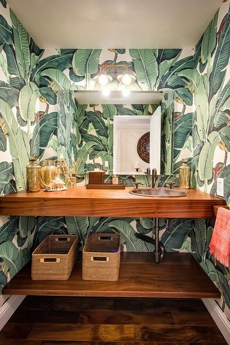 Tropical Bathroom Decor, Tropical Chic Decor, Top Bathroom Design, Tropical Interiors, Tropical Interior Design, Tropical Bathroom, Wallpaper Bathroom, Tropical Interior, Popular Interior Design