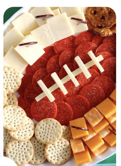 Football Charcuterie, Tailgate Appetizers, Football Treats, Football Party Foods, Bowl Party Food, Football Snacks, Football Birthday Party, Football Party Food, Charcuterie Platter