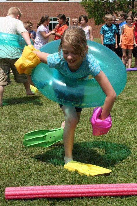 Cool and Fun DIY Beach Party Game Ideas for Kids | Beach Party Relay Race by DIY Ready at diyready.com/... Kids Beach Party, Beach Party Games, Relay Games, Relay Races, Beach Games, Nautical Party, Water Games, Beach Diy, Camping Games