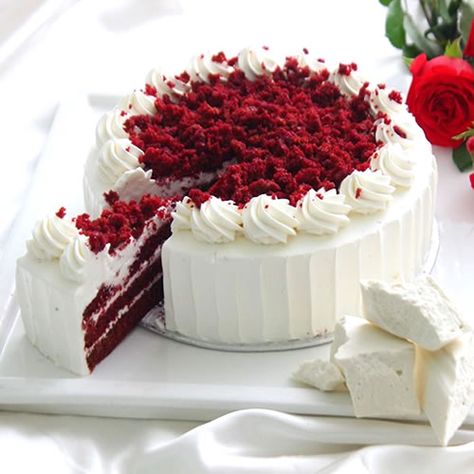 Velvet Cake Design, Red Velvet Cake Design, Eid Cakes, Cake Preppy, Red Velvet Cake Decoration, Best Red Velvet Cake, Red Velvet Wedding Cake, Cake Red Velvet, Red Birthday Cakes