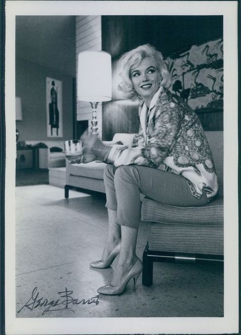 Rare Marilyn Monroe, Marilyn Monroe Poster, Football Usa, Marilyn Monroe Art, Charlotte Gainsbourg, Gentlemen Prefer Blondes, Retro Images, Marilyn Monroe Photos, Norma Jean