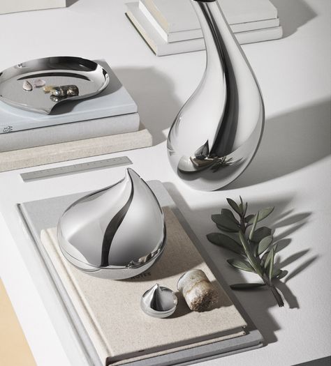 Bloom Series by Helle Damkjaer for Georg Jensen http://www.skandium.com/what-s-new/bloom-bonbonniere Georg Jensen Living, Manhattan Kitchen, Scandinavian Accessories, Spoon Mirror, Danish Decor, George Jensen, Simple Object, Nordic Living, Scandinavian Living