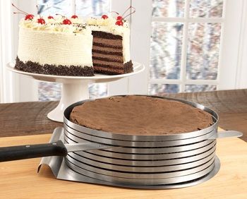 cakeslicer Cake Slicer, Mousse Dessert, Cake Layers, Layered Cake, Cake Slice, Gadgets And Gizmos, Julia Child, Round Cakes, Baking Tips