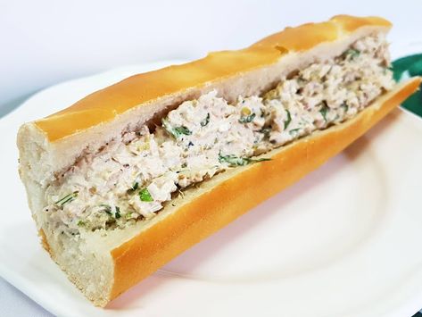 Baguette Fillings Ideas, Tuna Baguette, Baguette Sandwich, Tuna Mayo, Healthy Tuna, Sandwich Ideas, Tuna Sandwich, Grape Salad, Toast Sandwich