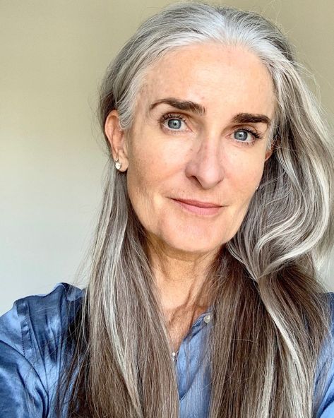 Welcome to Beauty Reinvented Blog By Expert Nikol Johnson Caroline Labouchere, Nikol Johnson, Grey Hair Journey, Bob Hairstyles 2018, Silver Sisters, Natural Gray Hair, Transition To Gray Hair, Long Gray Hair, Hair 2018