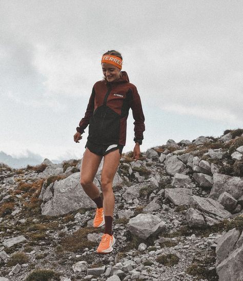 Trail Runner Aesthetic, Trail Running Aesthetic, Trail Running Outfit Woman, Trail Running Inspiration, Summer Running Outfit, Active Aesthetic, Run Aesthetic, Winter Running Outfit, Runners Body