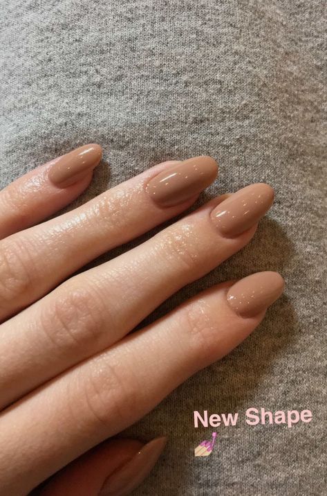 ❤️ pinterest: DEBORAHPRAHA ❤️ #nails #nude Long Oval Nails, Kylie Nails, Kylie Jenner Nails, Acrylic Nail Shapes, Different Nail Shapes, Super Nails, Nails Almond, Oval Nails, Kourtney Kardashian