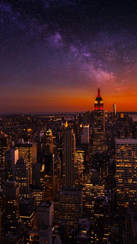 new york🌃✨ City Scenery Aesthetic, Sky At Night Wallpaper, Cute Travel Wallpapers, Aesthetic Building Pictures, City At Night Photography, New York Aesthetic Night Wallpaper, New York Sunset Aesthetic, New York Nuit, City Aesthetic Wallpaper Iphone