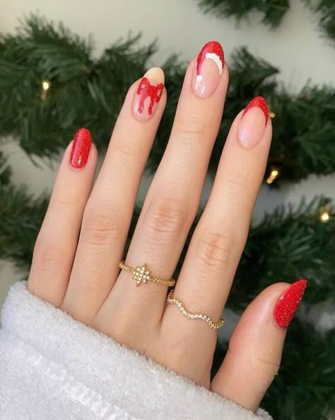 short christmas nails 4 1 Christmas Nails Festive, Cute Winter Nail Ideas For Short Nails, Cute Aesthetic Christmas Nails, Christmas Nail Art Simple, Short Christmas Acrylic Nails, Short Christmas Nails, Christmas Nails Short, Christmas Nail Inspo, Christmas Winter Nails