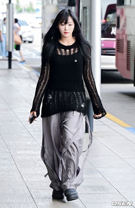 Going To Japan, Airport Fashion Kpop, Aespa Giselle, Giselle Aespa, Tokyo Dome, Hijabi Outfits, At The Airport, Black Mamba, 가을 패션