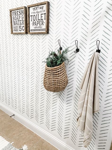 Farmhouse Office Accent Wall, Bathroom Long Wall Decor, White Bathroom With Accent Wall, Bathroom Hook Decor, Bathroom Wall Towel Hooks, Bathroom Wall Hooks Ideas, Shower Curtain Hooks Ideas, Shower Towel Hook Ideas, Accent Wall Bathroom Painted