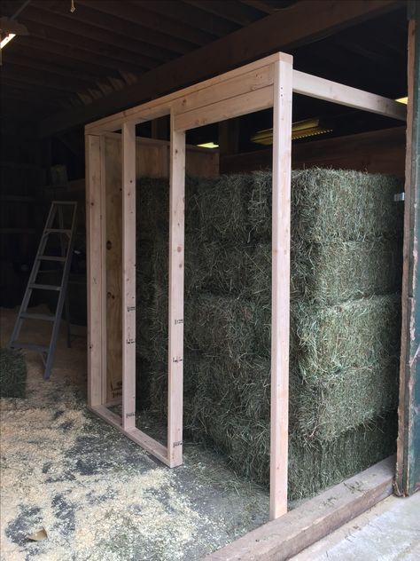 Hay Bale Storage, Hay Shelter, Feed Room, Hay Storage, Hay Bales, Room Storage, Storage Room, Chicken Coop, Wood Working