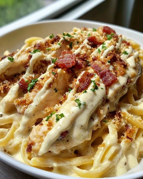 🍝 Cheddar Bacon Ranch Chicken Alfredo Pasta 🧀🥓 A delicious and hearty pasta dish featuring tender chicken, crispy bacon, and a rich Alfredo sauce, all topped with melted cheddar cheese. Perfect for a cozy dinner! 🥄 Ingredients • 1 package of noodles (penne, fettuccine, or your choice) • 2 cups Alfredo sauce (store-bought or homemade) • 2-3 boneless, skinless chicken breasts, diced • 6-8 strips of bacon, cooked and crumbled • 2 cups shredded cheddar cheese (or Fiesta blend) • 1 tsp gar... Crispy Chicken Alfredo Pasta, Noodles Seasoning, Baked Chicken Pieces, Bacon Ranch Chicken, Chicken Crispy, Culinary Cooking, Chicken Alfredo Pasta, Cozy Dinner, Fire Food